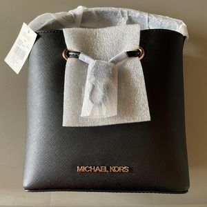NWT Michael Kors SURI Small Bucket Crossbody Purse